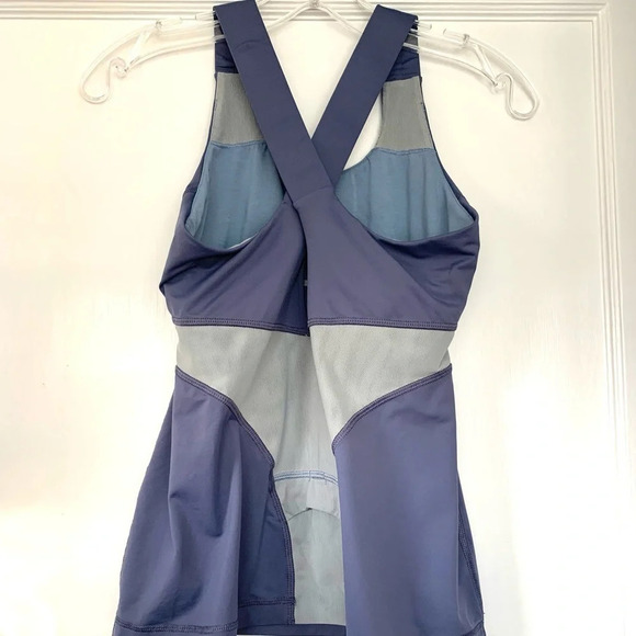 LULULEMON Deep V Tank top with back pocket size 6 - Picture 14 of 15